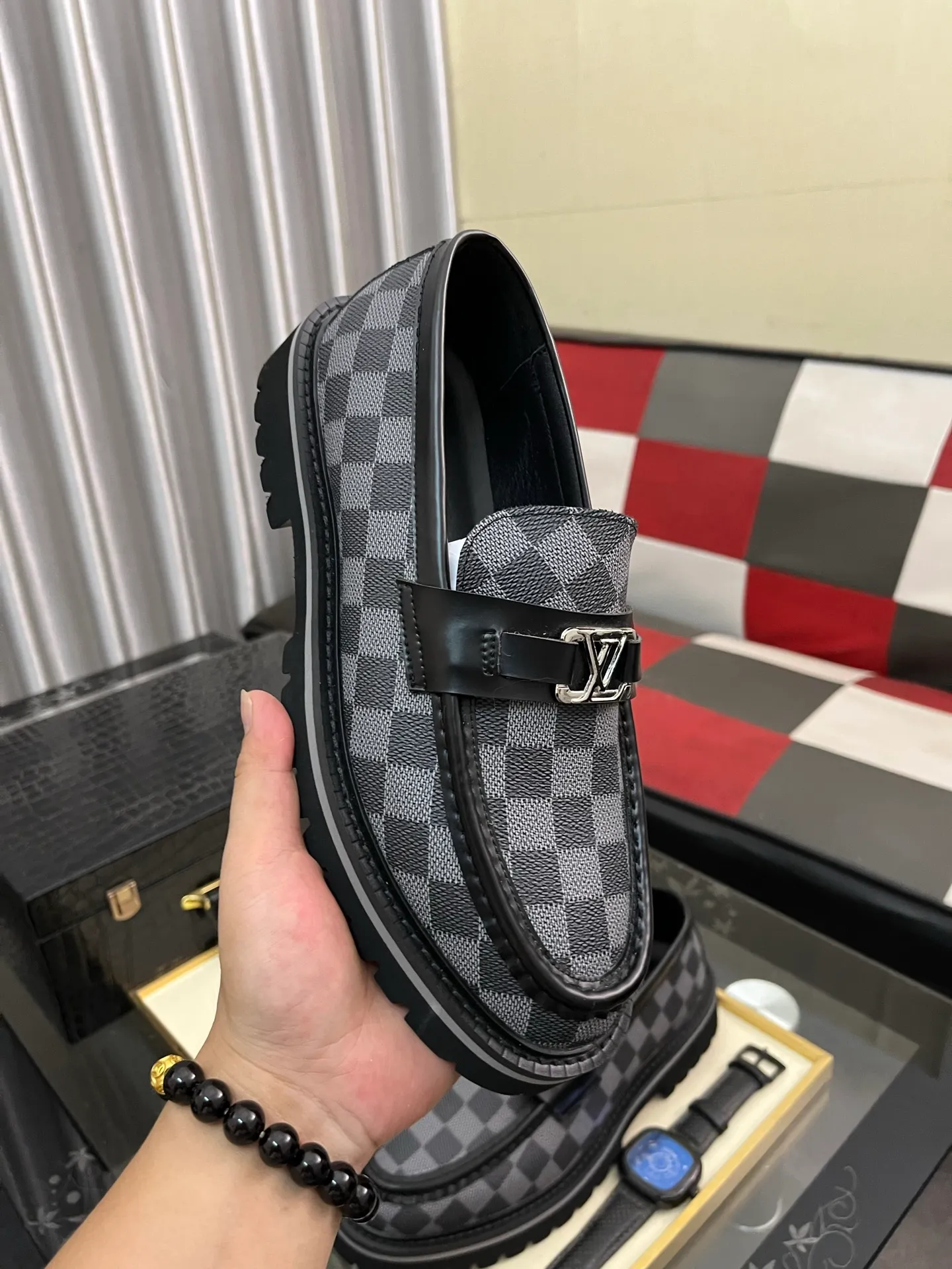 Men's shoes💰458⌚️⌚️[Louis Vuitton (LV)] High-end business formal leather shoes🍀luxurious and elegant style, paying equal attention to practicality and style, professional focus on details and quality, counter original 1⃣️: 1⃣️super accurate reproduction👍🏻! Material: The upper is made of imported original calfskin➕imported Italian cowhide leather. Original anti-slip and wear-resistant outsole! Code number: 38--443️⃣Colors available